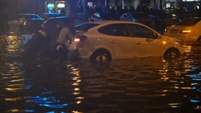 Meteoroloji Genel Müdürlüğü'nün uyarılarının ardından Ankara ve Eskişehir'de etkili olan