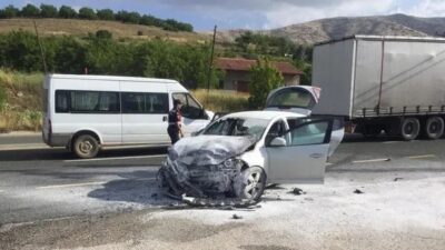 Elazığ'da iki otomobilin çarpışması sonucu meydana gelen kazada 1 kişi