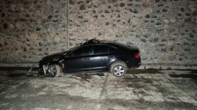 Bingöl-Sancak beldesi kara yolunda meydana gelen trafik kazasında, otomobilin yola
