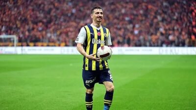 Yeni sezon hazırlıklarını sürdüren Fenerbahçe'de Mert Hakan Yandaş'ın sözleşmesi uzatılıyor.
