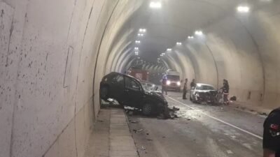 Trabzon'un Dernekpazarı ilçesinde tünel içerisinde hatalı sollama nedeniyle iki aracın