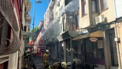 İstanbul Beşiktaş’ta iki katlı tarihi bina, henüz belirlenemeyen bir nedenle