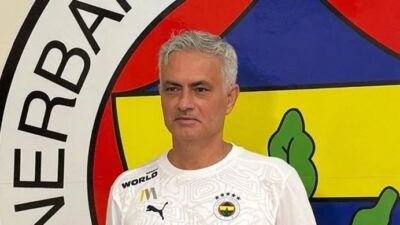 Fenerbahçe'nin yeni teknik direktörü Jose Mourinho, İstanbul'a gelerek yeni sezon
