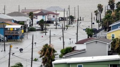 Meksika'nın Körfez kıyılarında etkili olan Alberto tropikal fırtınasında 3 kişinin