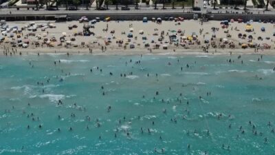 9 günlük Kurban Bayramı tatili dolayısıyla binlerce kişi İzmir'in Çeşme