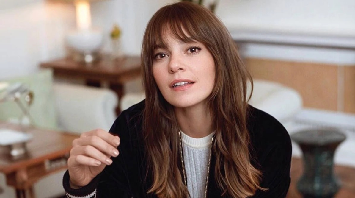 Oyunculuğa ara vererek vaktini kızıyla geçiren Aslı Enver, ekranlara dönüyor.