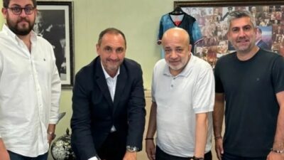 Adana Demirspor, teknik direktörlük görevine Michail Valkanis'in getirildiğini açıkladı.
