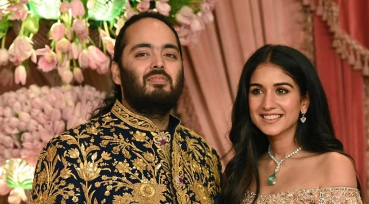 Hintli milyarder Anant Ambani'nin oğlu Anant Ambani, gelini Radhika Merchant