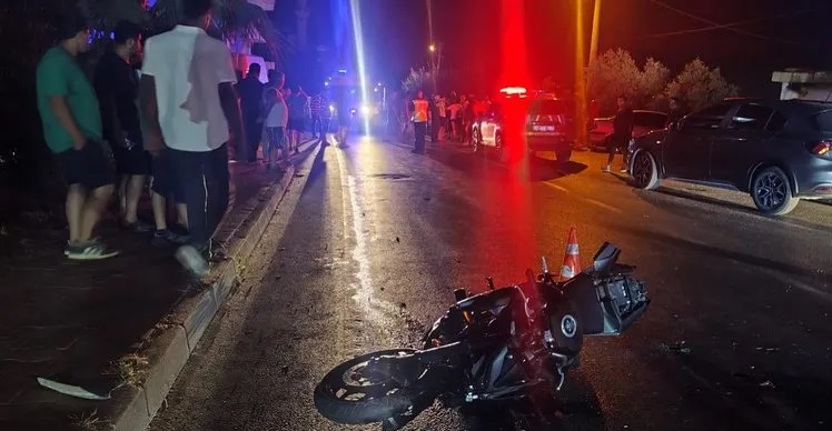 Antalya’nın Alanya İlçesi’nde otomobil ile motosikletin çarpışması sonucu meydana gelen