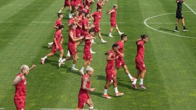 Avusturya'nın Geinberg bölgesinde kamp yapan Galatasaray, sezon hazırlıklarına sabah antrenmanıyla