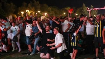 Antalya’da milli çoşku sokaklara taşarak kutlama sabaha kadar sürdü. 2024