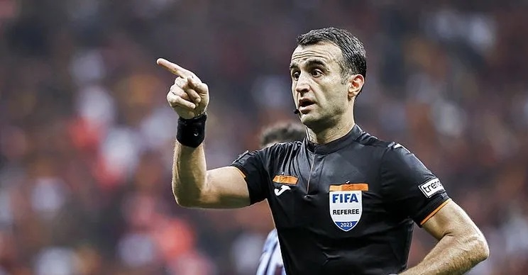 FIFA kokartlı hakem Atilla Karaoğlan, Karadağ'ın Decic ile Galler'in The