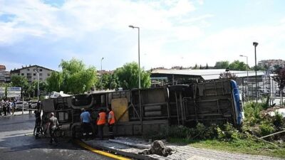 Ankara'nın Keçiören ilçesinde EGO otobüsünün devrilmesi sonucu 5 kişi yaralandı.
