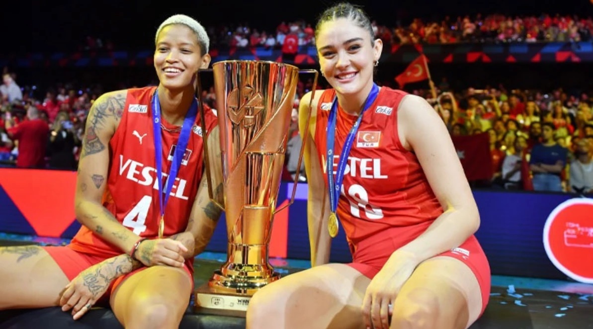 Filenin Sultanları'nın yıldız voleybolcusu Melissa Vargas imaj değiştirdi. Saçlarını Kanarya