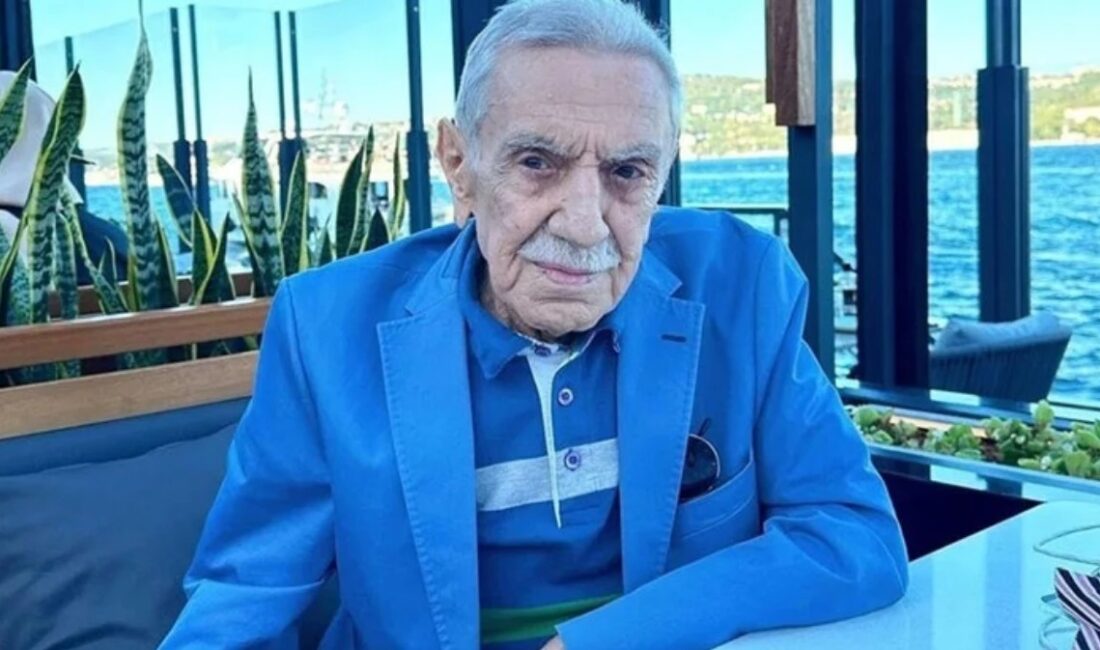 Bir süredir kanser tedavisi gören usta oyuncu Aydemir Akbaş evinde