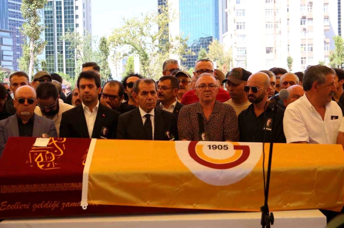 Yeşilçam'da yer aldığı filmlerle tanınan oyuncu Aydemir Akbaş, 88 yaşında