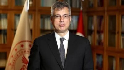 Görevi devralmasının ardından ilk ziyaretlerini deprem bölgeleri ziyaret eden Sağlık