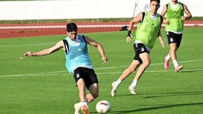 Beşiktaş Kulübü, tecrübeli futbolcu Necip Uysal'ın antrenmanda sakatlandığını duyurdu.
