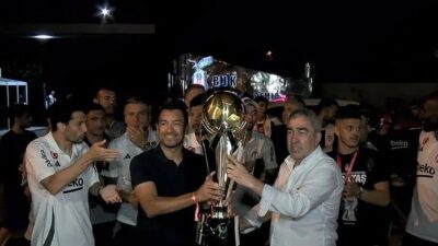 Süper Kupa şampiyonu Beşiktaş, kupa zaferini taraftarlarıyla birlikte kutladı. Tesislerin