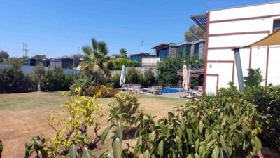 Bodrum Yalıkavak'ta lüks bir sitede geniş bir arazi üzerinde yazlık