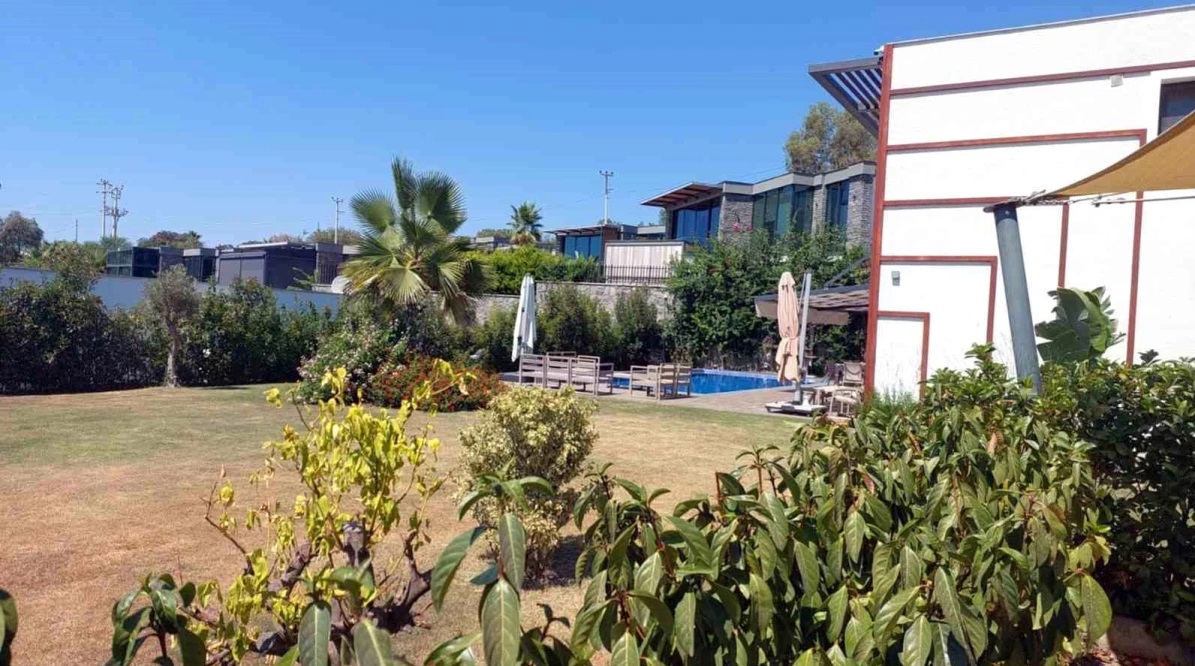 Bodrum Yalıkavak'ta lüks bir sitede geniş bir arazi üzerinde yazlık
