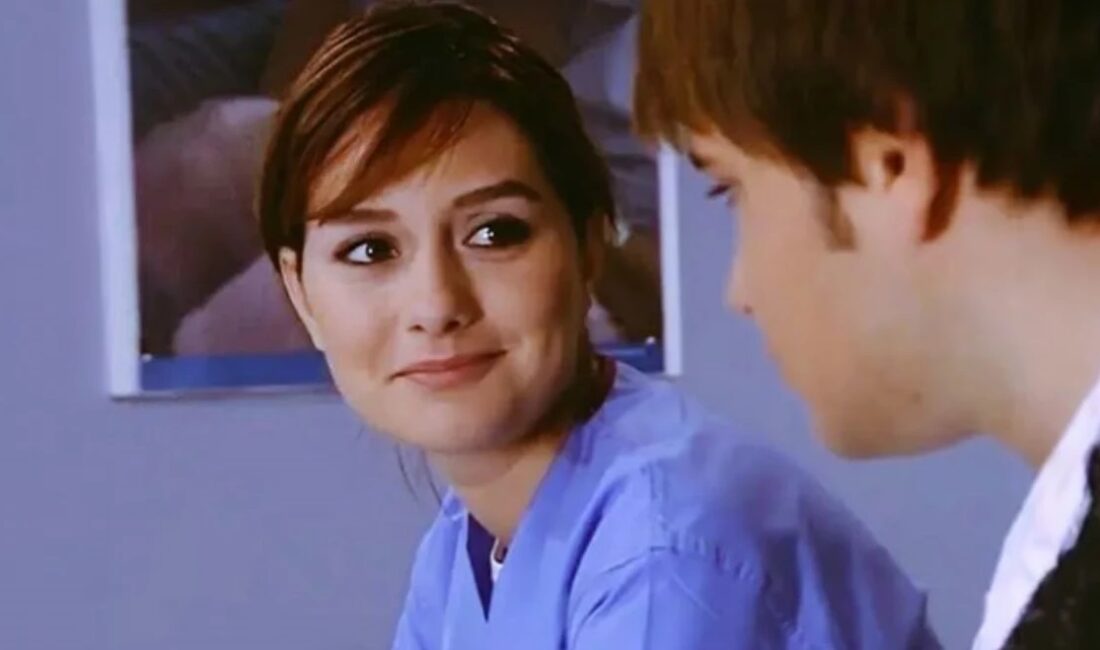 Doktorlar dizisinde canlandırdığı Ela karakteriyle tanınan Yasemin Özilhan, oyunculuk kariyerini