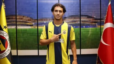 Fenerbahçe, genç futbolcu Yiğit Fidan'ı renklerine bağladı.

