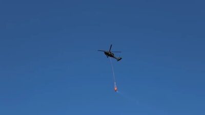 Karabük'ün Ovacık ilçesinde cuma günü ormanlık alanda başlayan yangına müdahale