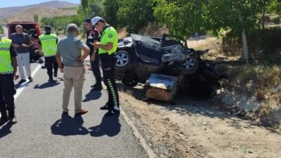 Malatya’nın Darende ilçesinde bir otomobilin yoldan çıkarak devrilmesi sonucu yaşanan