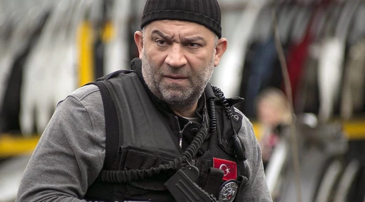 Bir ekran klasiği haline gelen Arka Sokaklar dizisinde 'Mesut Komiser'