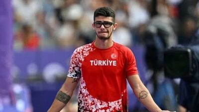 Paris 2024 Olimpiyat Oyunları'nda milli atlet Ersu Şaşma, erkekler sırıkla