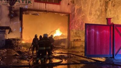 Konya'da bir plastik fabrikasında henüz belirlenemeyen nedenle yangın çıktı. Yangın