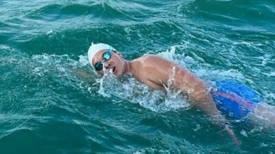 Berker Göker, İngiltere’nin Dover kasabasından girdiği Manş Denizi'ni 12 saat