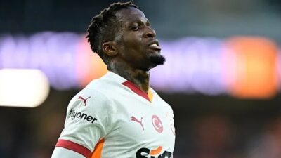 Galatasaray'ın yıldız futbolcusu Wilfried Zaha, transfer görüşmeleri nedeniyle Süper Lig'de