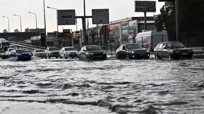 Ankara Valiliği, saat 21.00'e kadar devam etmesi beklenen yağış nedeniyle