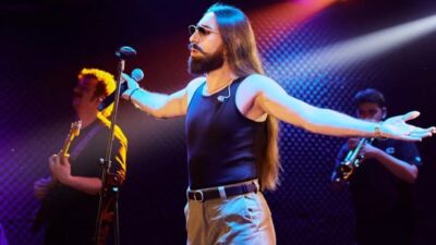 Son zamanlarda çıkardığı şarkılarla kısa sürede geniş bir hayran kitlesine