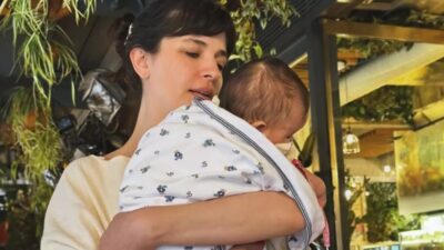 Başarılı oyuncu Gonca Vuslateri, aylardır gözlerden uzak büyüttüğü kızının yüzünü