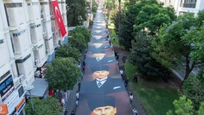 İzmir'in düşman işgalinden kurtuluşunun 102. yıl dönümü kentte coşkuyla kutlandı.