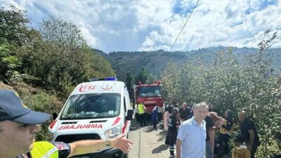 Düzce’nin Cumayeri ilçesinde mevsimlik fındık işçilerini taşıyan minibüsün 50 metrelik