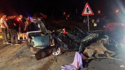 Burdur'da sürücüsünün direksiyon hakimiyetini kaybettiği otomobil, karşı şeride geçip otomobille