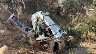 Antalya'nın Kepez ilçesinde takla atarak zeytin bahçesine düşen otomobilin sürücüsü