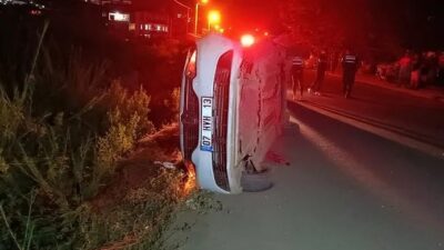 Olay Antalya'nın Alanya ilçesinde meydana geldi. otomobil ile minibüsün çarpışması