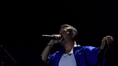 Bursa Uluslararası Gastronomi Festivali'nde Oğuzhan Koç, sevilen şarkılarıyla Bursalı hayranlarıyla