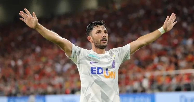 Japonya Ligi 31.hafta maçında Sanfrecce Hiroşima, evinde Yokohama Marinos'u 6-2