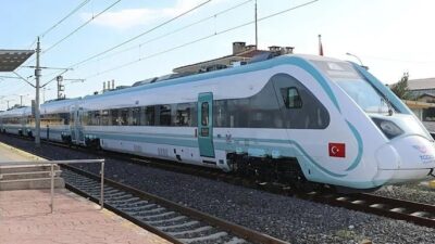 Ulaştırma ve Altyapı Bakanı Abdulkadir Uraloğlu, Adapazarı-Gebze bölgesel treniyle 2021