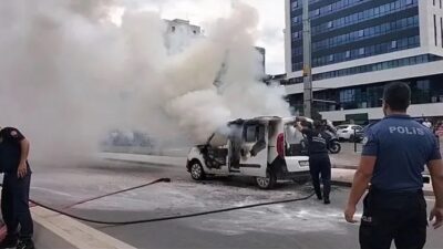 İstanbul Kartal’daki Anadolu Adalet Sarayı önünde aracını ateşe veren şüpheli