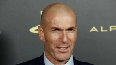 Real Madrid'den ayrıldıktan sonra uzun süre teknik direktörlük yapmayan Zinedine