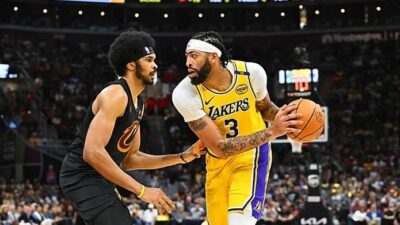 NBA'de Cleveland Cavaliers, Los Angeles Lakers'ı 134-110 yenerek sezona "5'te