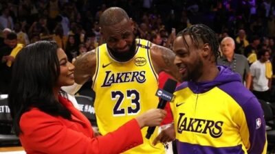 Amerikan Basketbol Ligi'nde (NBA) Los Angeles Lakers forması giyen 39