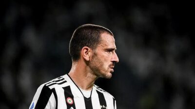 Yaz aylarında futbolu bırakan Leonardo Bonucci, antrenörlük hayatına başladı. İtalya